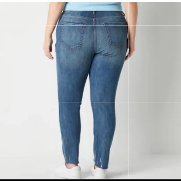 a.n.a. High Rise Skinny Distressed Jeans w/Raw Hem Size 24W NWT - Picture 2 of 5